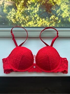 Victoria's Secret Red Lace Push-Up Bra in 32B
